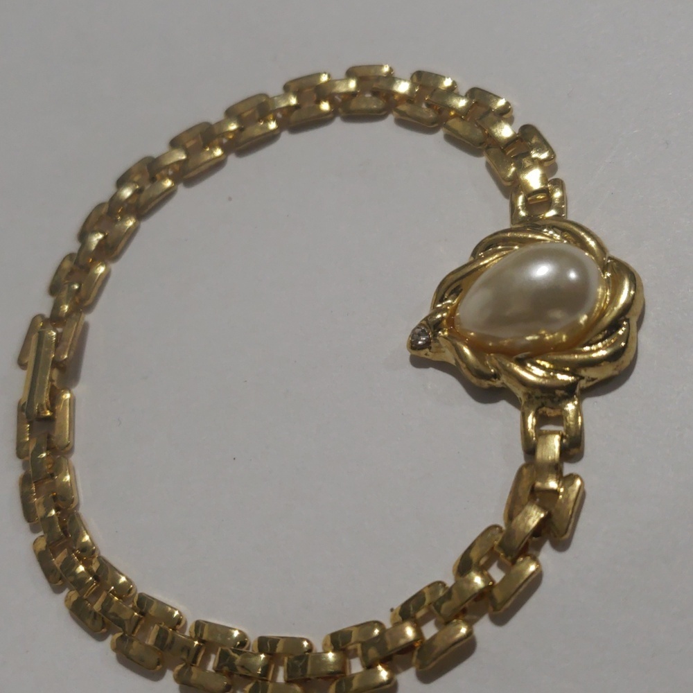 Gold Chain Bracelet Teardrop Faux Pearl Centerpiece – Elegant Timeless Jewelry - Picture 7 of 8